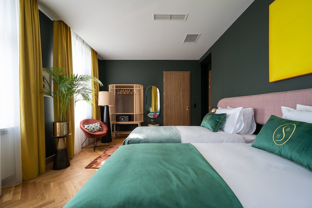 Deluxe Twin Room (River View) - Photo 2