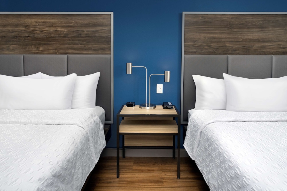 Room, 2 Queen Beds, Accessible, Bathtub (Hearing) - Photo 2