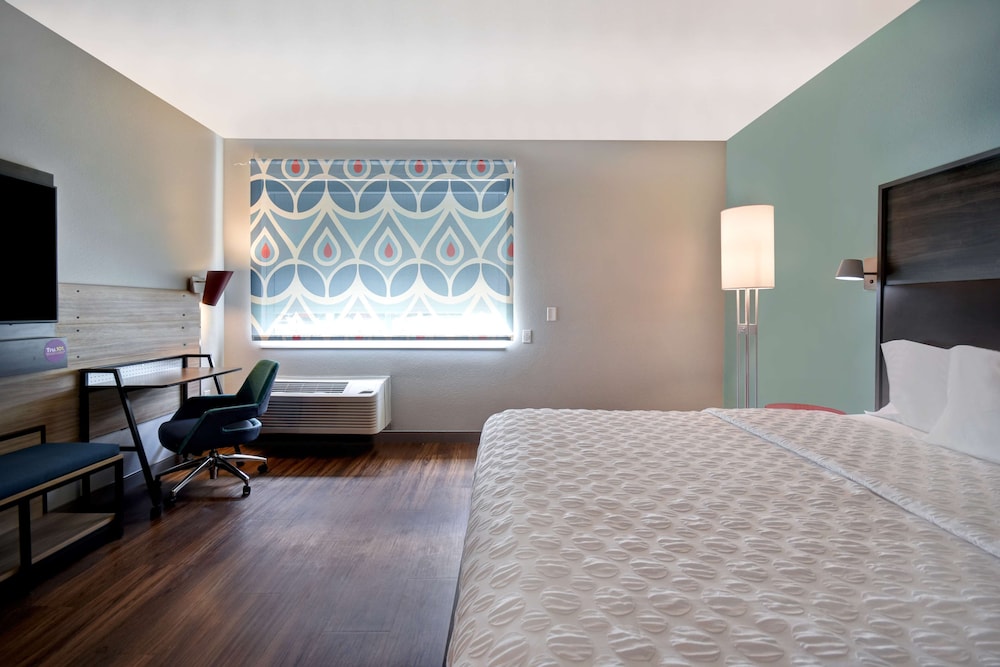 Room, 1 King Bed, Accessible, Bathtub - Photo 8