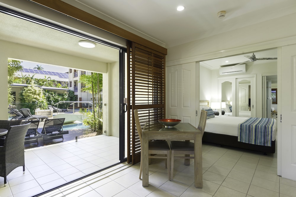 1 Bedroom Pool Entry - Photo 7
