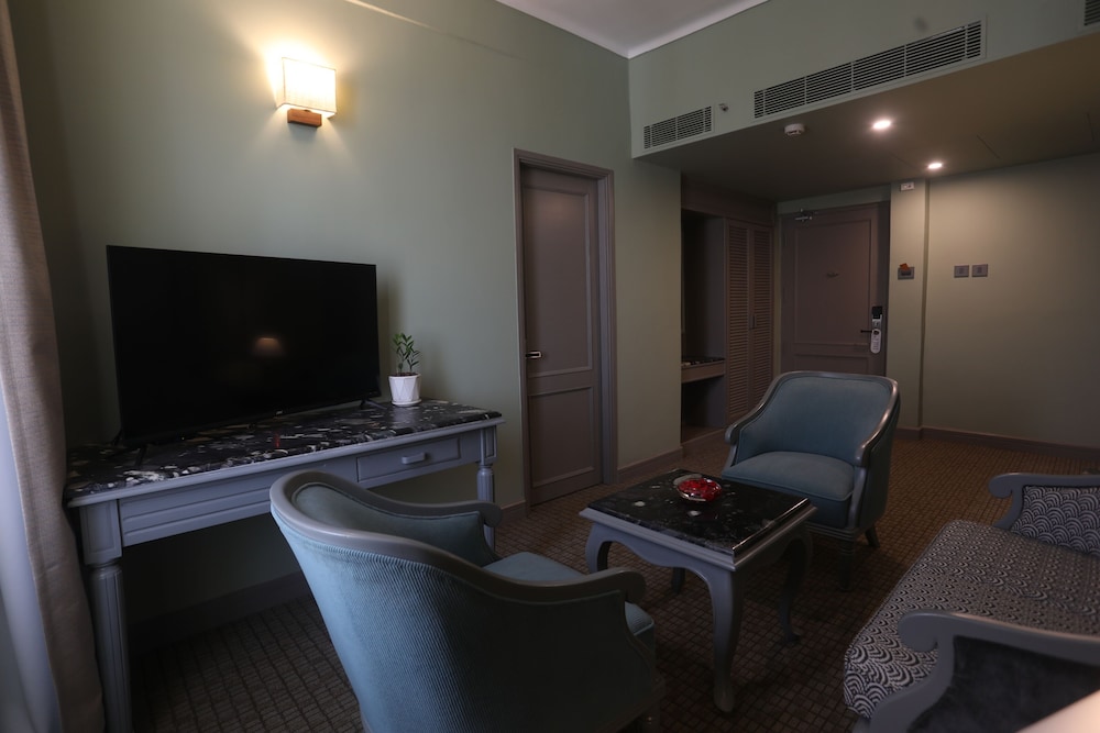 Directors Suite - Photo 4