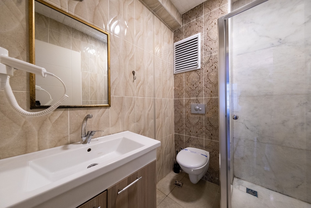 Deluxe Triple Room photo 3