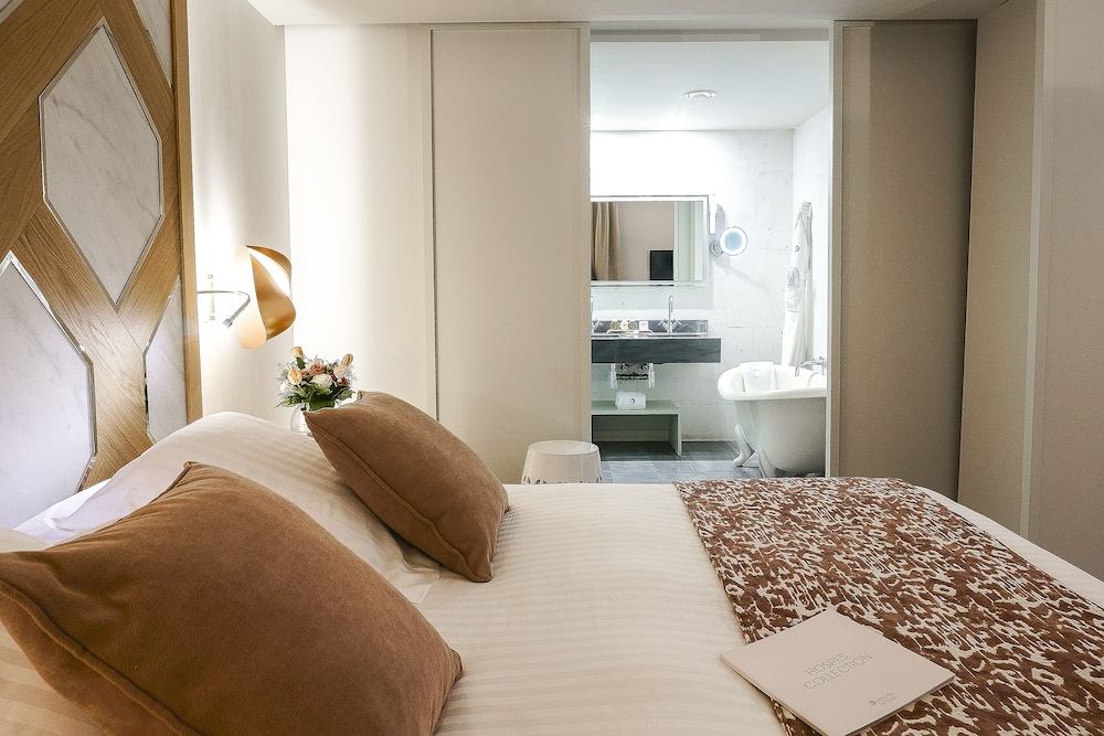 Deluxe Room, Sea View - Photo 1