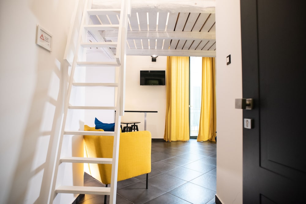 Junior Studio Suite, Balcony (Orange)