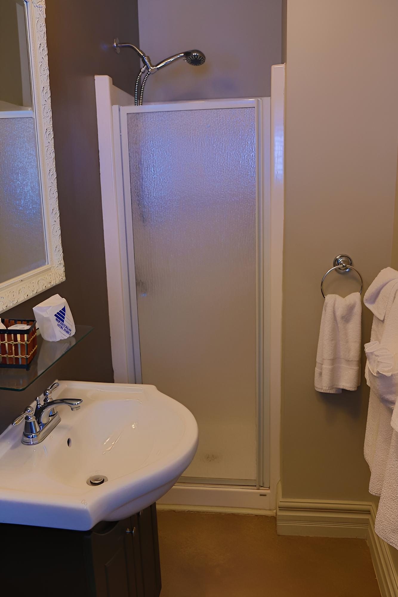 Standard Room, 1 Queen Bed, Balcony (Plus) photo 1