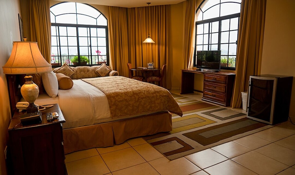 Superior Suite, 1 King Bed, Accessible, City View photo 1
