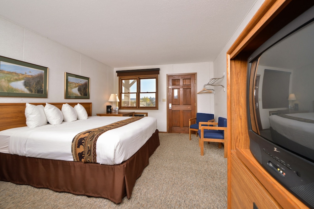 Economy Room, Multiple Beds, Refrigerator & Microwave, River View