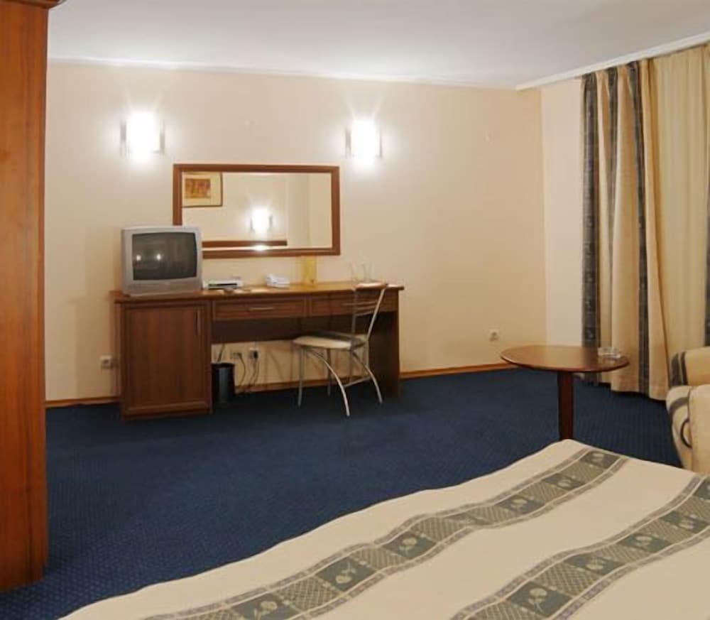 Double or Twin Room (Free Wifi, Fitness & Steam Bath) photo 3