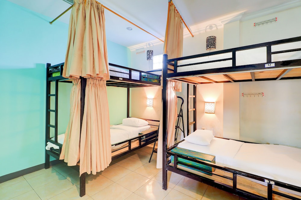 Shared Dormitory, Mixed Dorm