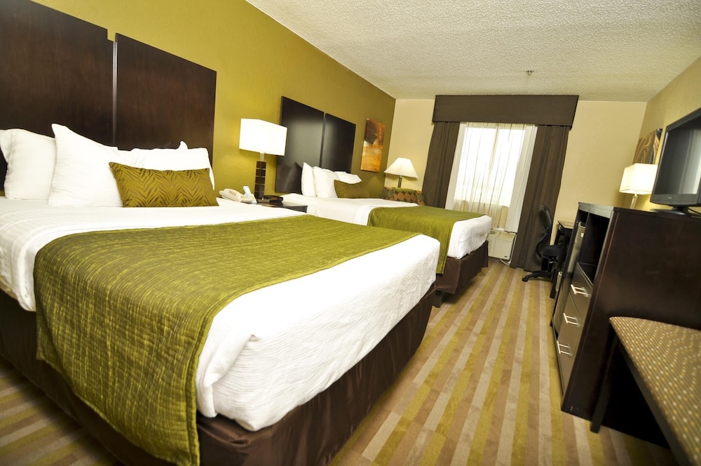 Standard Room, 2 Queen Beds, Non Smoking, Refrigerator & Microwave photo 3