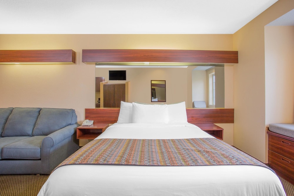 Standard Room, 1 Queen Bed - Photo 2