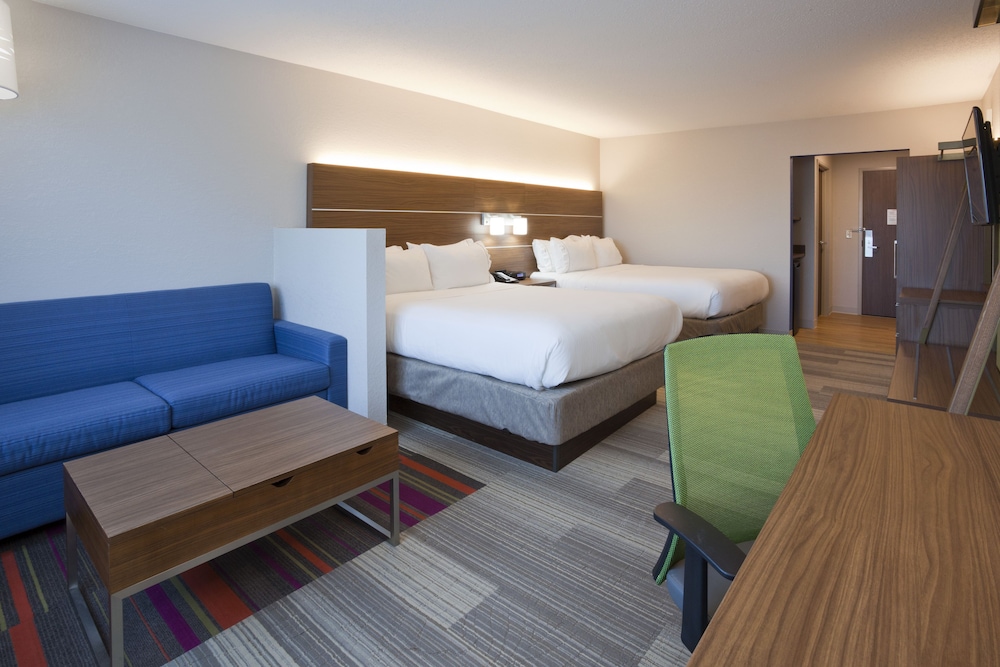 Suite, 2 Queen Beds - Photo 1