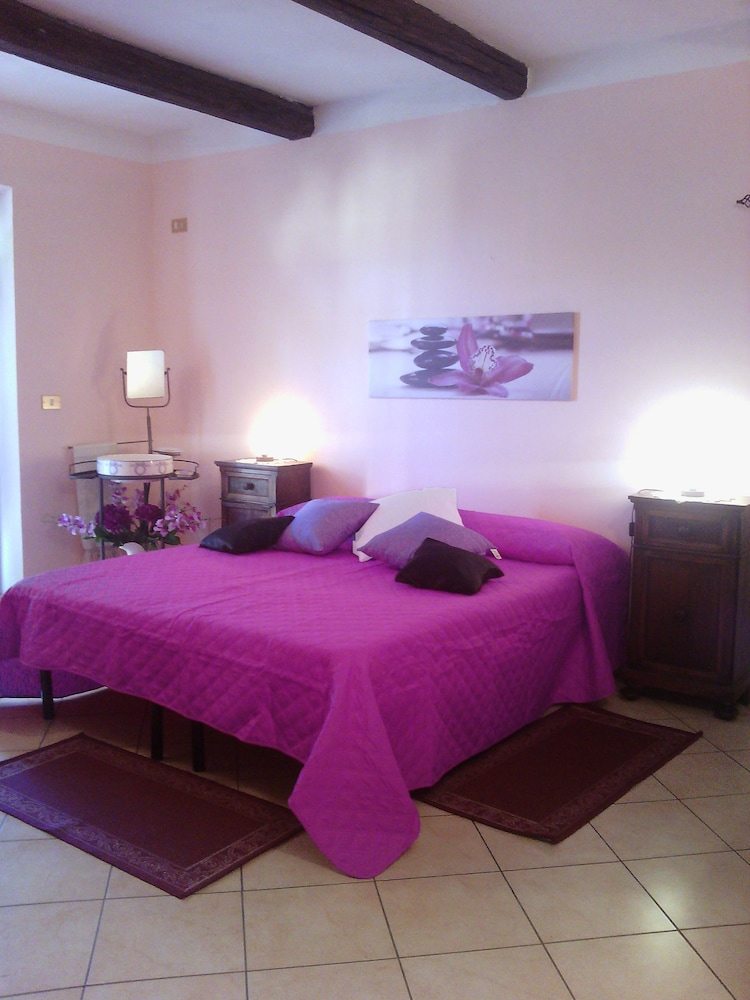 Double Room, Private Bathroom (External)(Orchidea)