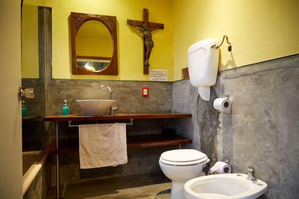 Single Room, Shared Bathroom photo 3