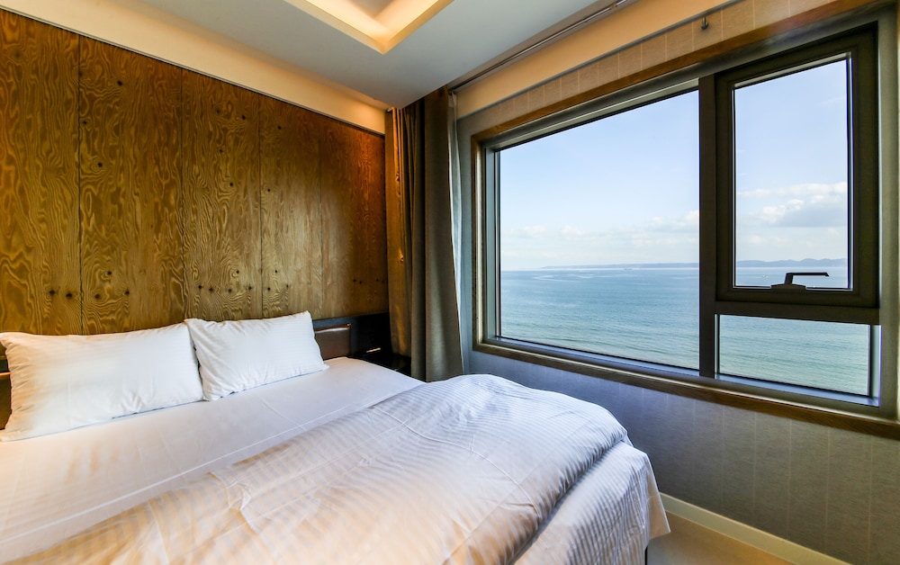 Standard Double Room, 1 Queen Bed, Ocean View - Photo 3
