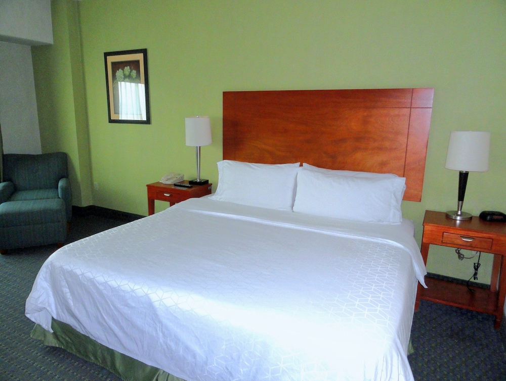 Standard Room, 1 King Bed - Photo 3