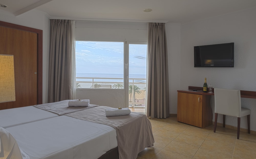 Double or Twin Room, Balcony, Sea View - Photo 1