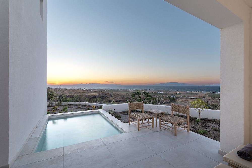 Sunset Suite with Heated Plunge Pool - Photo 12
