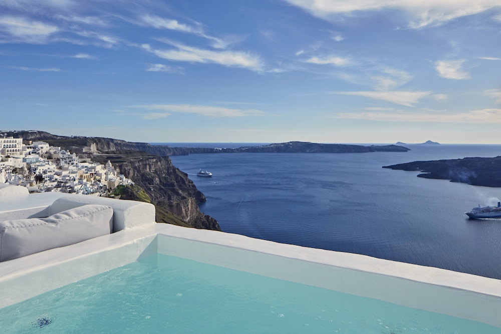 Honeymoon Suite with Outdoor Jetted Tub - Photo 5