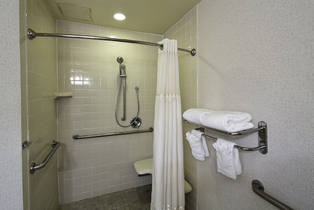 Room, 2 Queen Beds, Accessible, Non Smoking - Photo 3