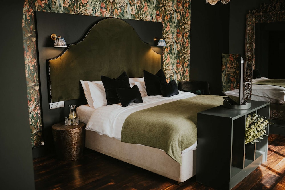 Junior Suite, 1 King Bed, Non Smoking (Larger Room) - Photo 2