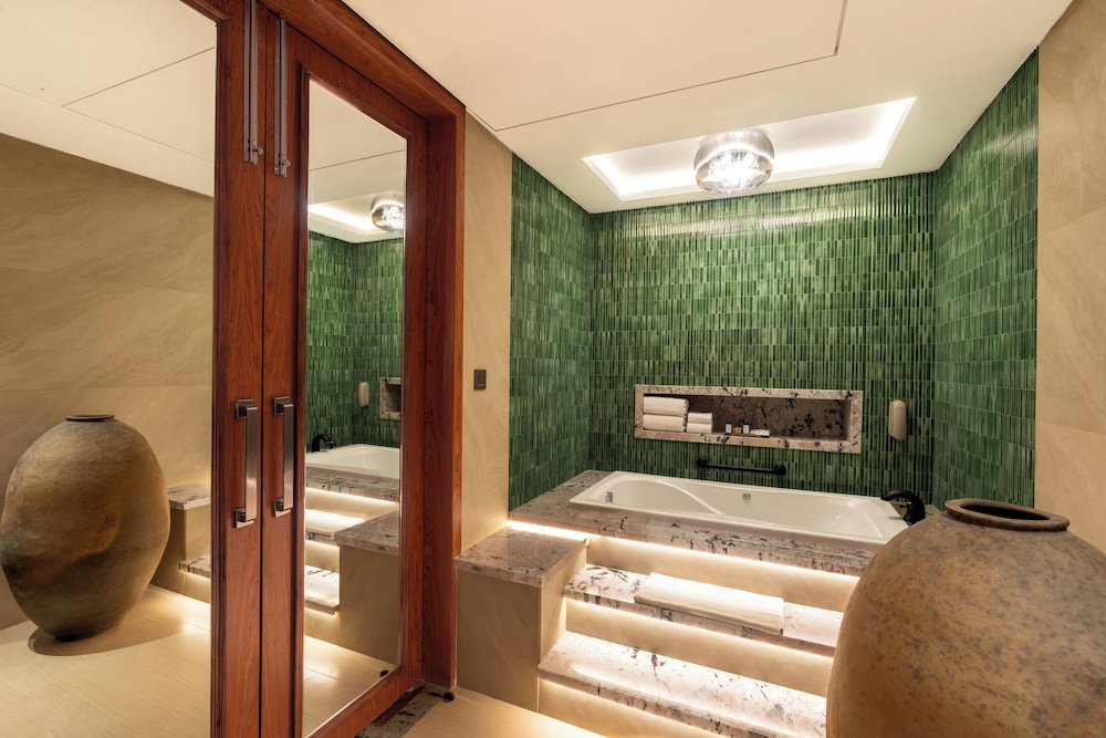 Suite, 1 King Bed (Presidential Suite) photo 2
