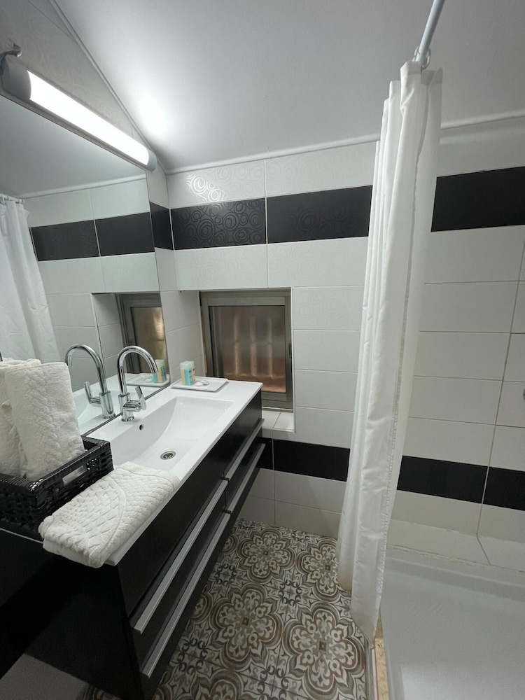 Suite, Kitchenette - Photo 5
