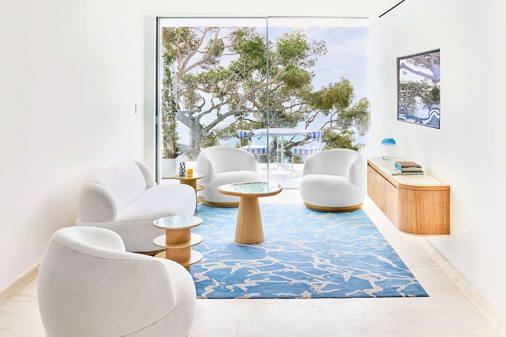 Sea View Suite - Photo 9