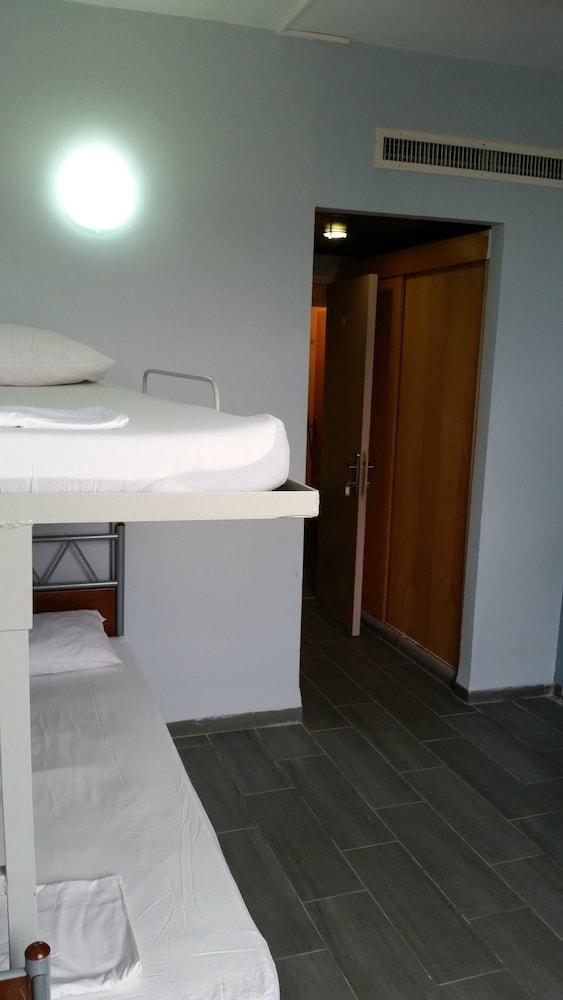 Family Quadruple Room, Multiple Beds, Non Smoking (4 Beds Private Bathroom)