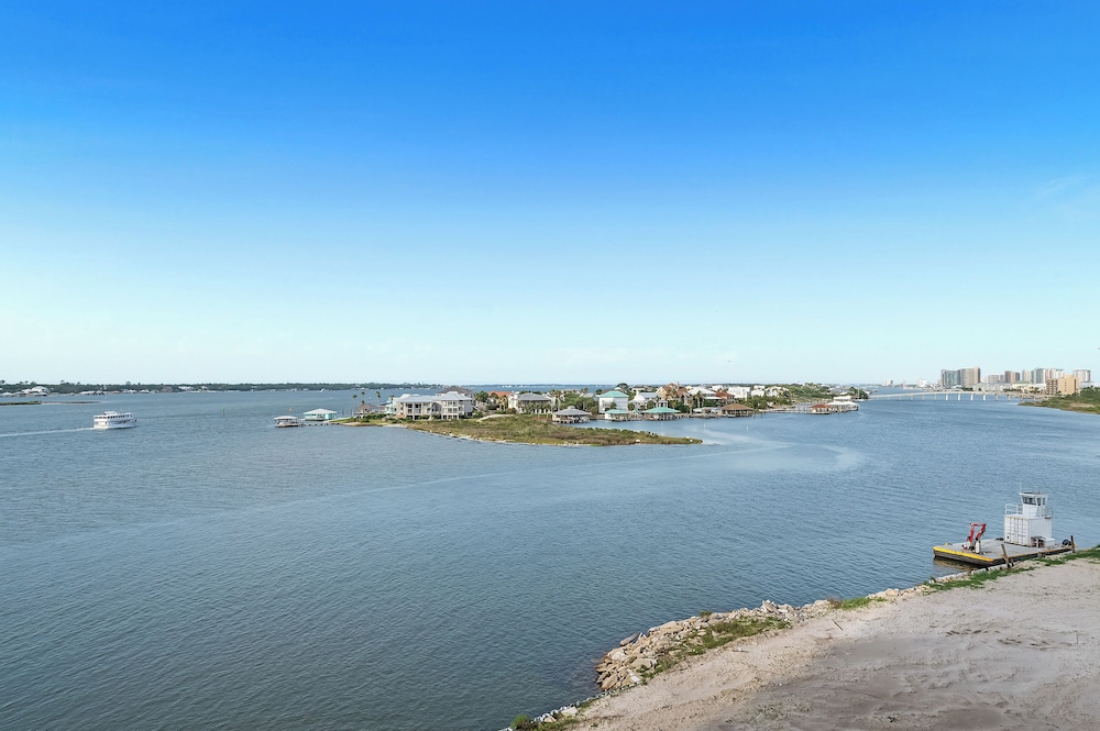 Signature Condo, 2 Bedrooms, Balcony, Beach View photo 2