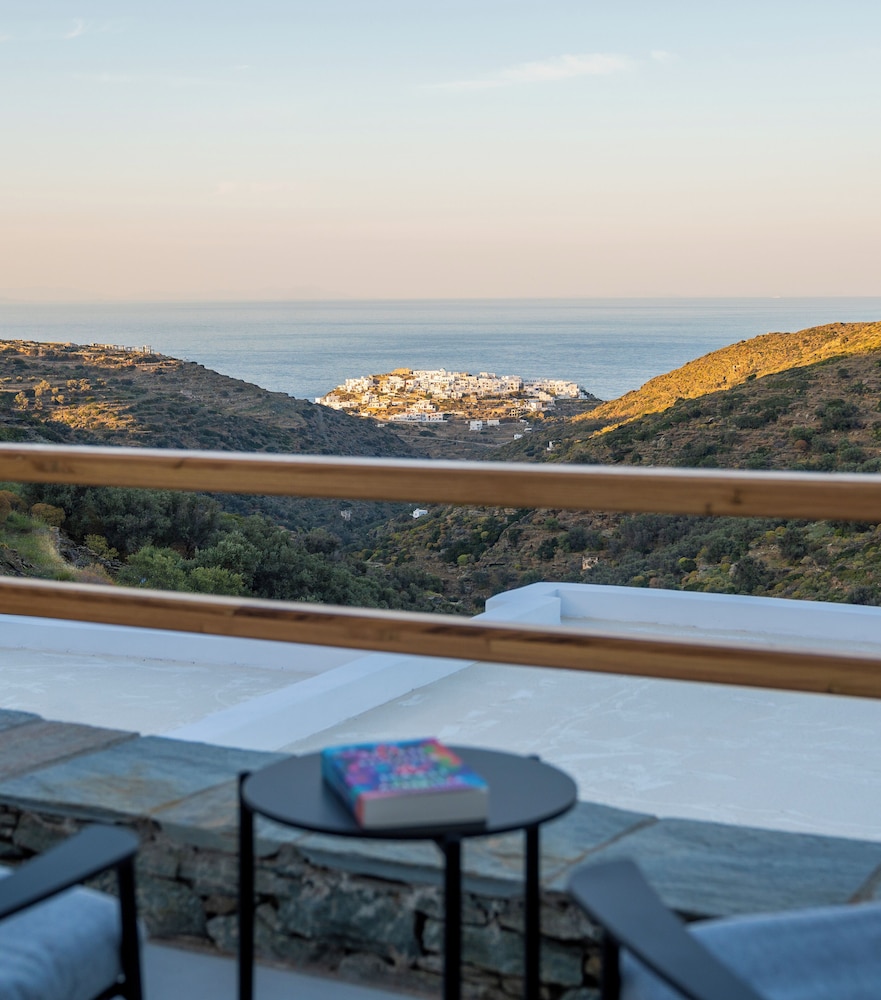 Luxury One Bedroom Suite with Sea View photo 3