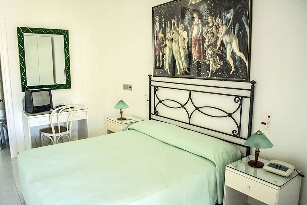 Economy Double or Twin Room, Annex Building photo 3