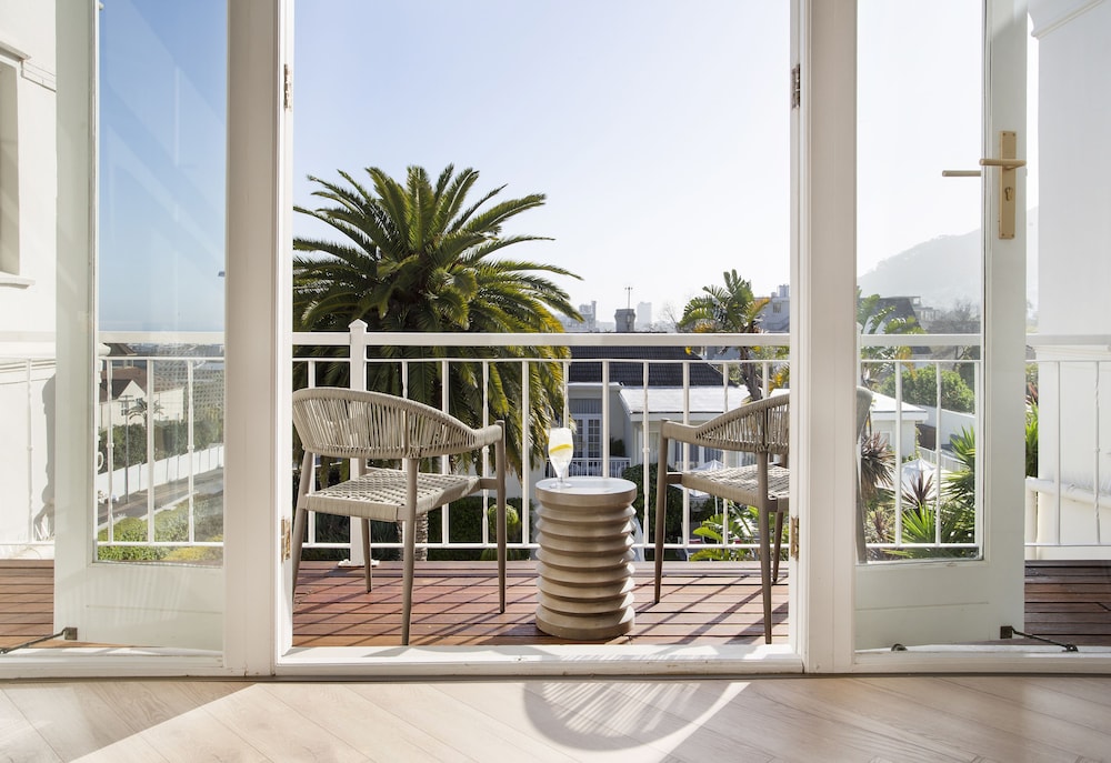 Premium Double or Twin Room - Photo 6