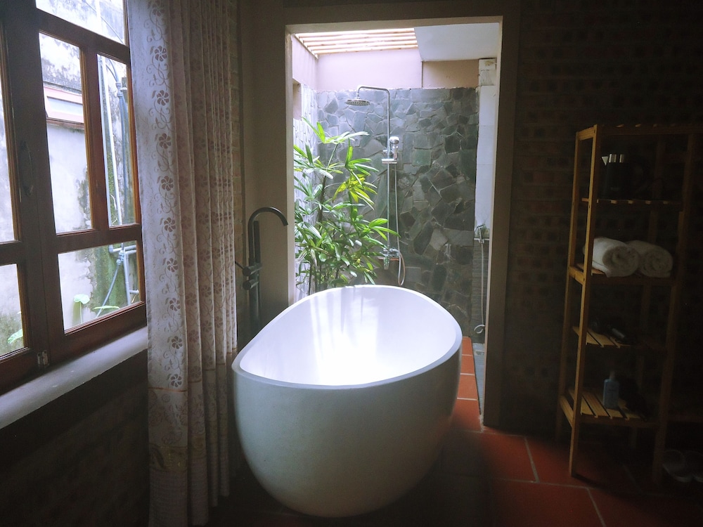 Deluxe Double Room, Bathtub