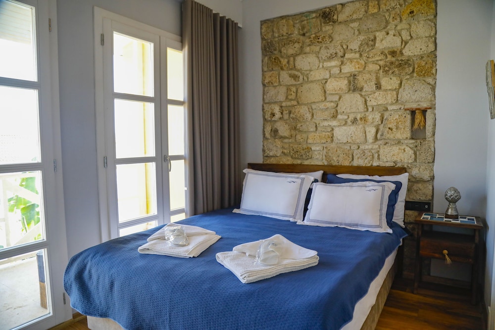 Deluxe Room, 1 Double Bed, Smoking, Balcony
