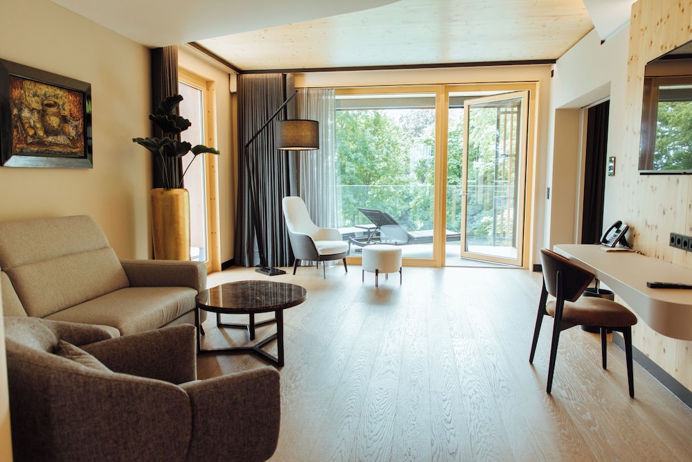Suite mit Balkon und Parkblick