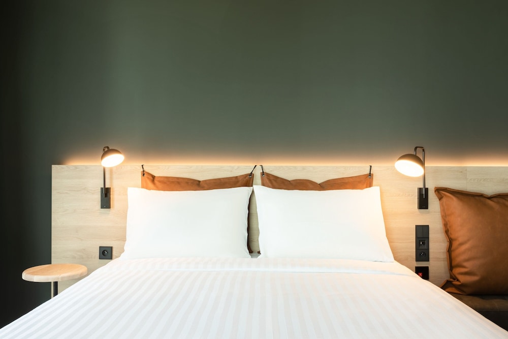 Room, 1 Queen Bed - Photo 5