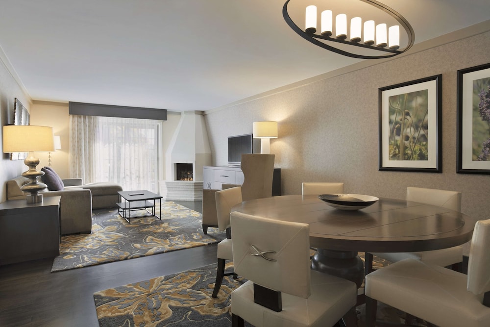 1 King Bed, Presidential Suite