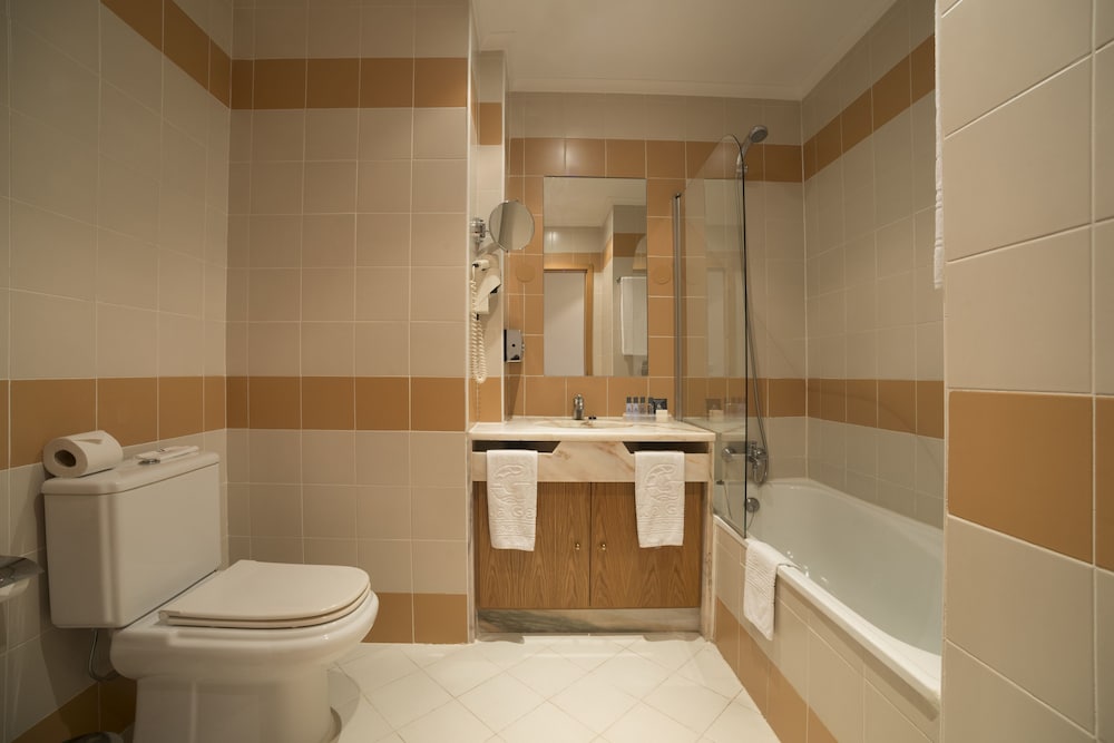 Twin Room - Photo 5