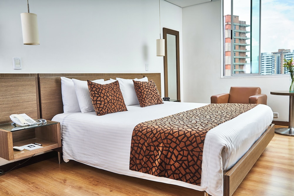 Standard Room, 1 Queen Bed photo 3