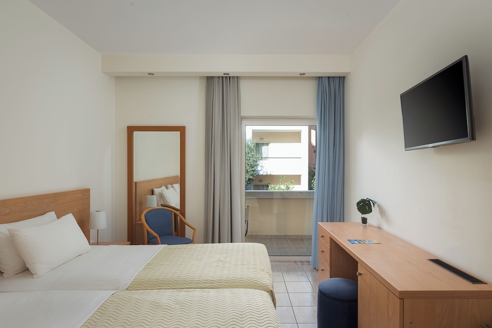 Twin Room - Photo 3