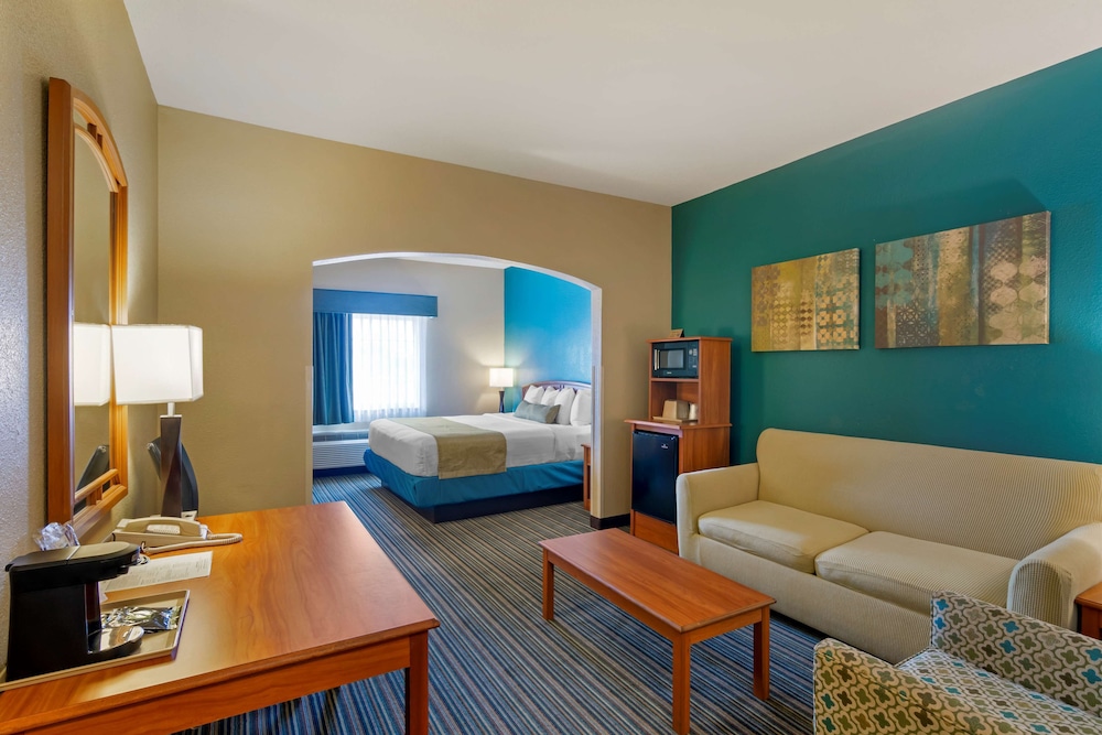 Suite, 1 King Bed, Non Smoking, Refrigerator & Microwave (Oversized Room;with Sofabed) - Photo 1