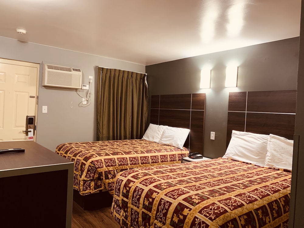 Room, 2 Double Beds, Non Smoking - Photo 2