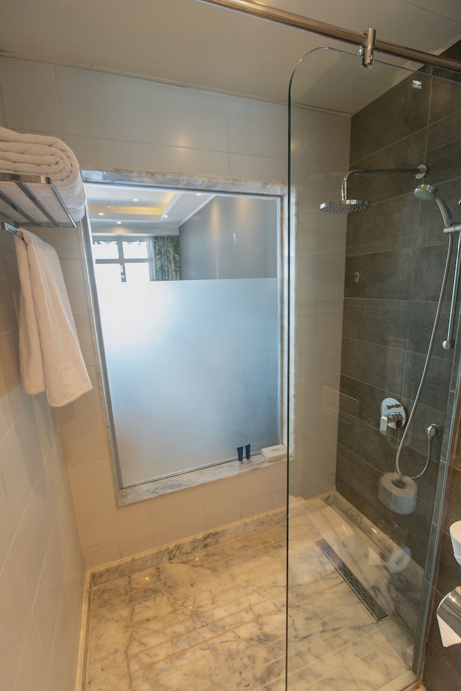 Deluxe Double Room, 1 King Bed, Beach View - Photo 4