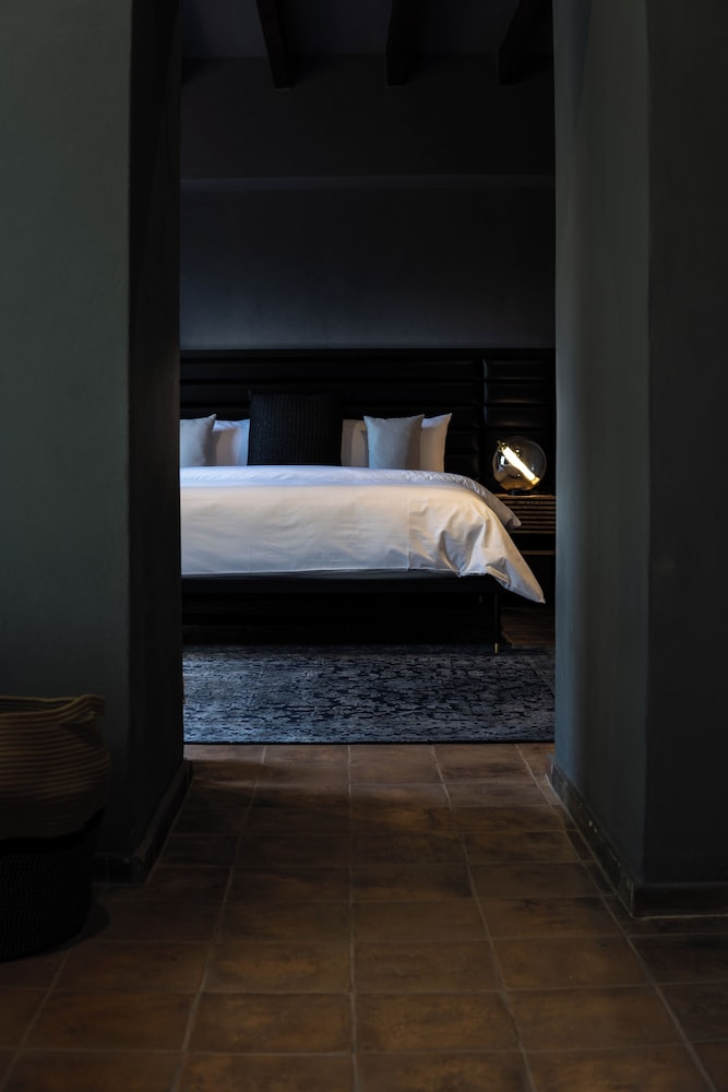 Signature Suite, Courtyard View photo 1