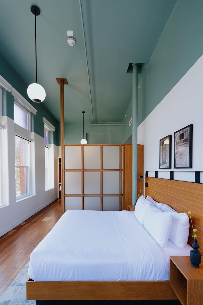 Studio Suite, 1 King Bed, Accessible, Bathtub