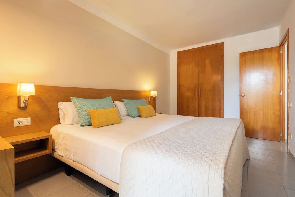 Standard Apartment, 2 Bedrooms, Pool View (2 Adults + 2 Children) photo 3
