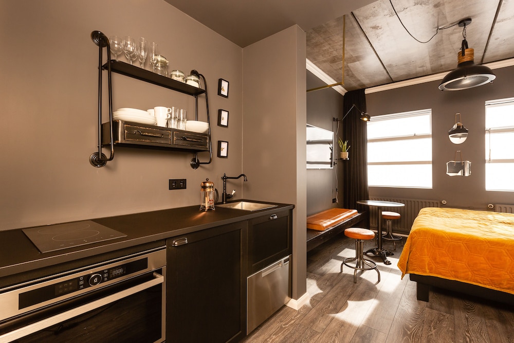 Deluxe Studio, 1 King Bed (Top Floor) - Photo 2