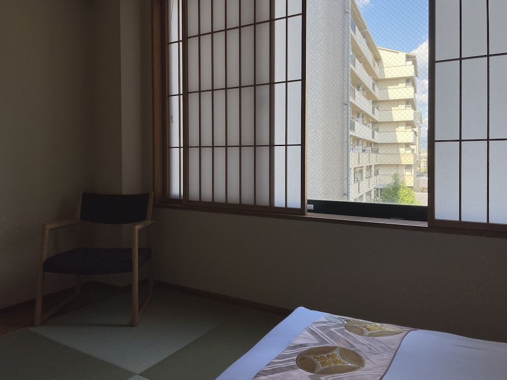 Deluxe Queen Room with Bathtub, Non Smoking photo 3