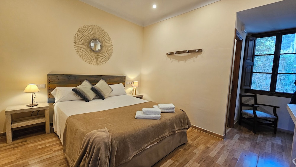 Standard Double Room, 1 Queen Bed, Garden View photo 2